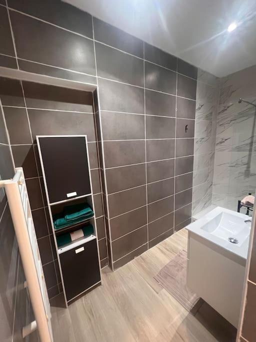 T2 Neuf Et Moderne Climatiser Avec Netflix Amazon مارسيليا المظهر الخارجي الصورة